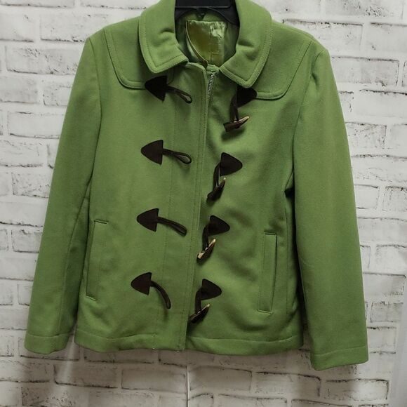 Green coat  - Picture 1 of 3